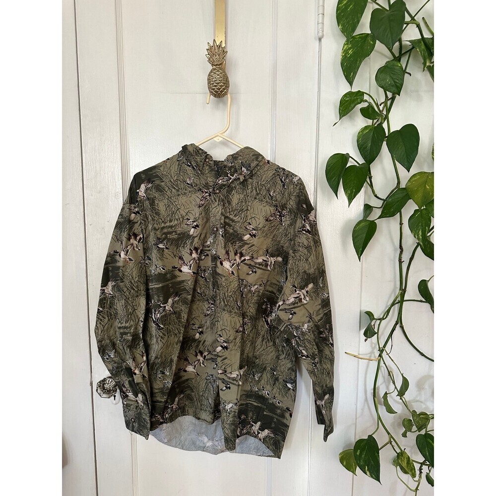 Woods and water men’s size large camouflage sweater